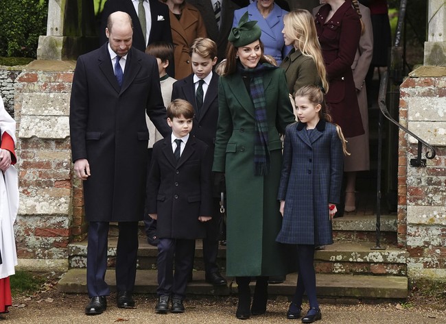 Momen serasi ini juga menjadi pengingat akan masa depan Putri Kate sebagai ratu mendampingi Pangeran William. Setelah wafatnya Ratu Elizabeth pada September 2022, pasangan ini semakin mendekati tanggung jawab sebagai Raja dan Ratu Inggris. (Foto: AP Photo/Jon Super)