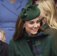 Tantangan kesehatan yang dihadapi keluarga kerajaan, termasuk pengobatan kanker yang dijalani Raja Charles dan pneumonia yang dialami Ratu Camilla, memperkuat pentingnya kebersamaan keluarga. Raja tetap melaksanakan tugasnya dengan tekad yang luar biasa, tetapi ia harus menerima beberapa keterbatasan selama perawatan. Hal ini membuat William mengambil lebih banyak tanggung jawab, sementara Kate juga mempersiapkan peran masa depannya, kata biografer kerajaan Sally Bedell Smith kepada People. (Foto: AP Photo/Jon Super)