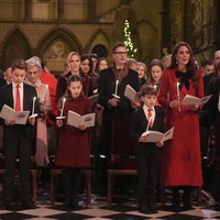 Di tengah syahdunya perayaan Natal, Kate larut dalam perasaan yang tak dapat disembunyikan dari wajahnya. (Foto: Pool Photo via AP)