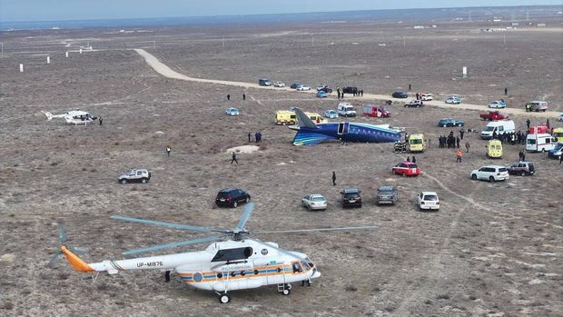 Pemandangan drone menunjukkan lokasi jatuhnya pesawat penumpang Azerbaijan Airlines di dekat kota Aktau, Kazakhstan, 25 Desember 2024. REUTERS/Azamat Sarsenbayev