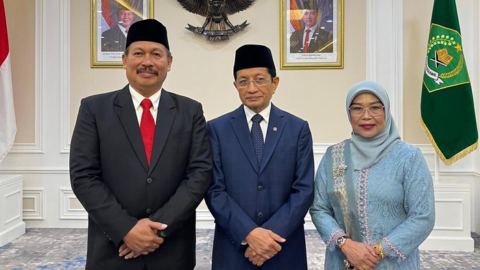 Kepala Kanwil Kemenag Sulsel Ali Yafid (kiri) bersama Menag Nasaruddin Umar (tengah).