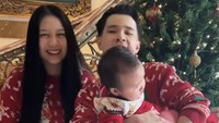 Terlihat keluarga kecil Jess No Limit itu sudah merayakan hari Natal di rumah barunya. Rumah megah bak istana itu sudah didekorasi dengan pohon natal. Foto: Instagram @jessnolimit @siscakohl