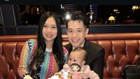 Sisca Kohl mengaku menikmati peran menjadi ibu. (Foto: Instagram @jessnolimit @siscakohl)