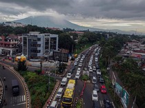 Video: H-2 Tahun Baru, 60 Ribu Kendaraan Lintasi Jalur Puncak Bogor