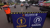 Kepolisian menerapkan kebijakan ganjil genap di jalur Puncak saat libur Natal mulai dari tanggal 24 hingga 26 Desember 2024, dan libur Tahun Baru dari tanggal 28 hingga 31 Desember 2024, kebijakan tersebut diambil guna mengantisipasi kepadatan arus kendaraan. 