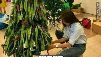 Pohon Natal dengan kearifan lokal. Foto: Internet