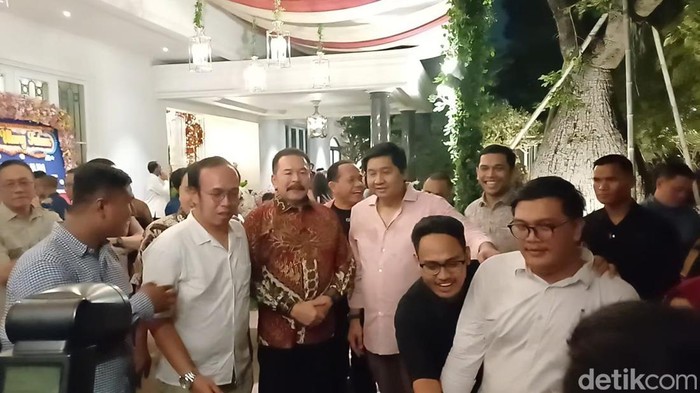 Menteri Perumahan dan Kawasan Permukiman (PKP) Maruarar Sirait atau yang akrab disapa Ara, menggelar open house untuk merayakan hari raya Natal 2024. (Adrial/detikcom).