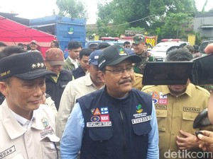 Mensos Salurkan Bansos Rp 5 M untuk Korban Banjir Sulsel, Makassar Rp 1,2 M