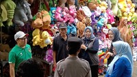 Cak Imin sempat mengunjungi pedagang yang ada, salah satunya yang menjual boneka. Dirinya pun berbincang-bincang dengan pedagang. Seusai kunjungannya, Cak Imin berharap infrastruktur di Ragunan ditingkatkan. Dirinya menyebut akan meyakinkan pihak terkait agar dapat meningkatkan infrastruktur di Ragunan karena bisa menumbuhkan ekonomi.