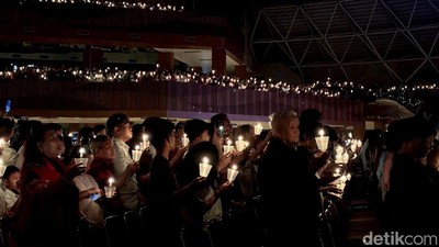 Momen Misa Natal di Gereja Bethany Surabaya