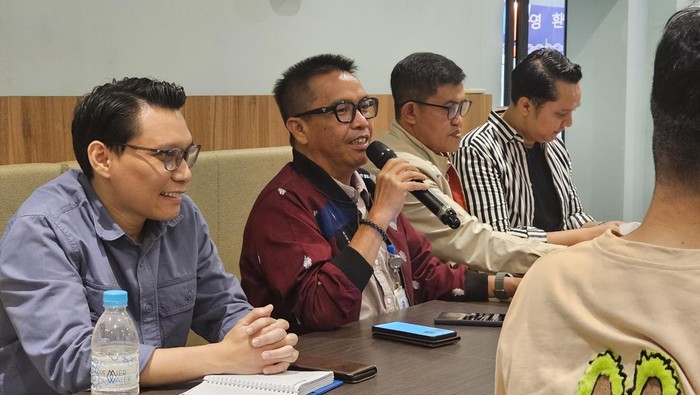 Pemimpin Divisi Pengembangan Produk dan Pemasaran Bank Sumsel Babel, Azhari