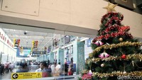Mengutip Antara, lewat dekorasi tematik ini KAI ingin menghadirkan momen liburan seru masa Natal dan Tahun Baru 2025 yang jauh lebih berkesan bagi para pengguna kereta api. 