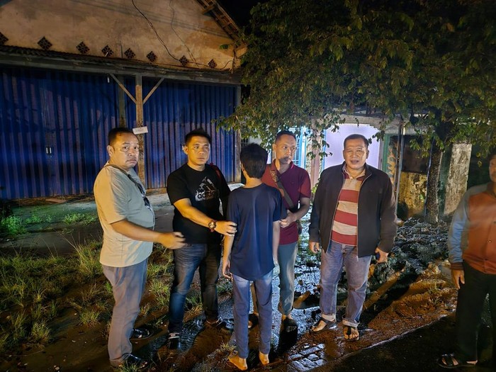 Polisi menangkap remaja yang menusuk pelajar SMA hingga tewas