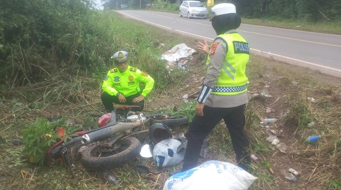 Polisi saat melakukan olah TKP Pajero tabrak empat motor di Muba