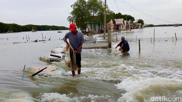 Potret banjir rob melanda warga Cibuaya dan Tirtajaya Karawang
