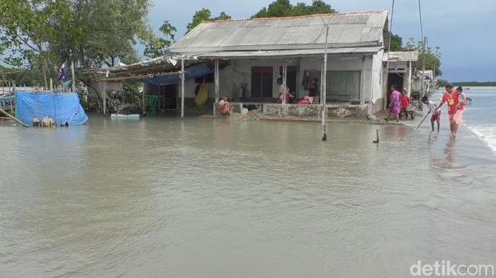 Potret banjir rob melanda warga Cibuaya dan Tirtajaya Karawang
