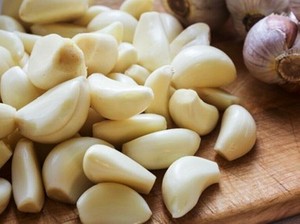 3 Cara Mudah Usir Bau Bawang Putih dari Tangan Tanpa Repot