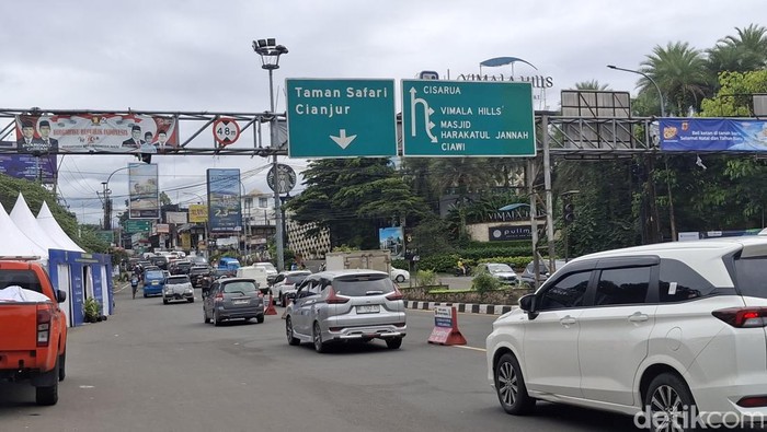 Simpang Gadog Jl Raya Puncak. (Sholihin/detikcom)