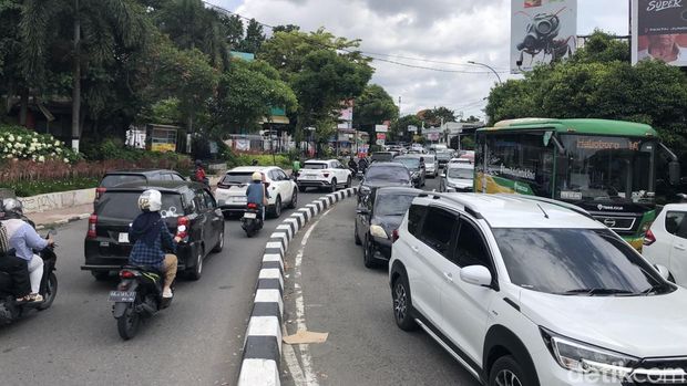 Situasi lalu lintas di Malioboro dan sekitarnya siang ini (25/12).