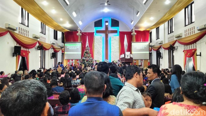 Suasana ibadah Natal di Gereja HKBP Sei Agul Medan. (M Hasbi Fauzi/detikSumut)