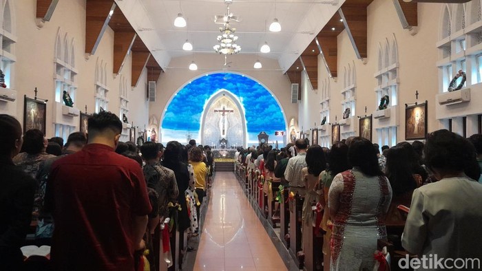 Suasana Misa Hari Natal 2024 di Gereja Katedral Medan (Foto: Nizar Aldi/detikSumut)