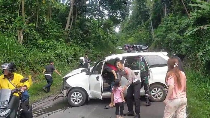 Tabrakan beruntun terjadi di jalur wisata, Lampung