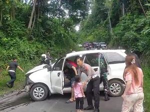 Truk Boks Tabrak 3 Kendaraan karena Tak Kuat Menanjak di Jalur Wisata Lampung