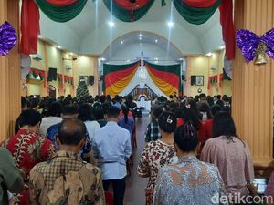 Suasana Khidmat Ibadah Natal di HKBP Tegal Rejo Medan