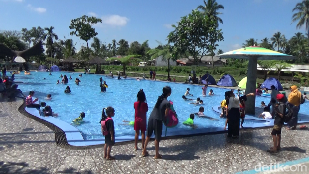 Wisata Alam Tirtosari Lumajang.