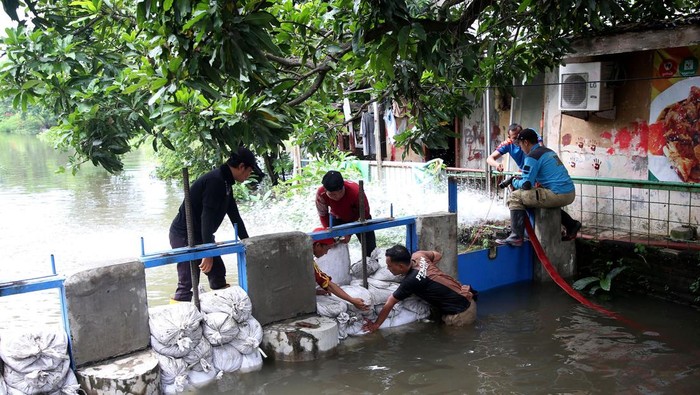 Banjir di Gunung Anyar Surabaya