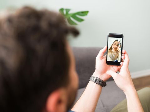 Ciri-ciri Suami Selingkuh Lewat HP