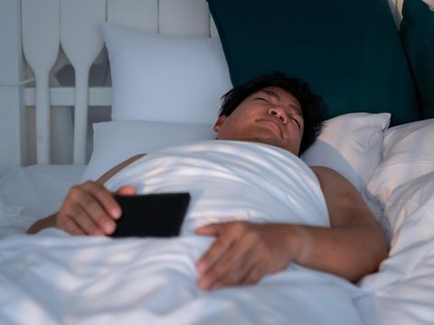 Ciri-ciri Suami Selingkuh Lewat HP