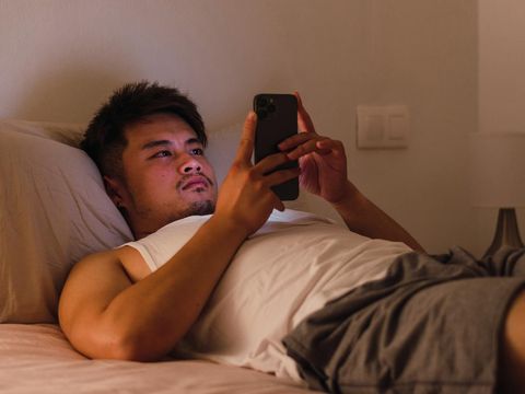 Ciri-ciri Suami Selingkuh Lewat HP