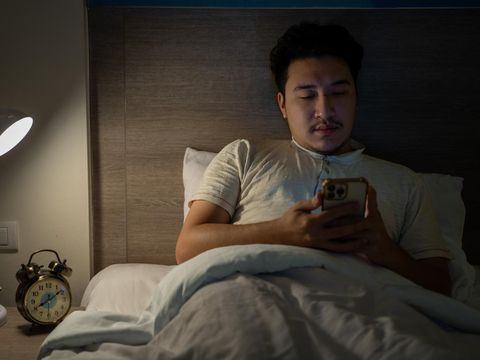 Ciri-ciri Suami Selingkuh Lewat HP