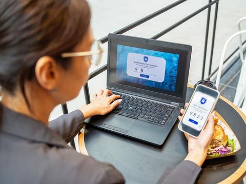 Ciri-ciri Suami Selingkuh Lewat HP