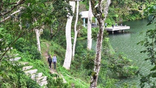 Danau Rana Mese di Desa Golo Loni, Manggarai Timur, NTT. (Foto: jadesta.kemenparekraf.go.id)