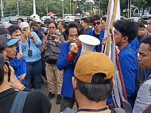 Video: Mahasiswa Demo di Patung Kuda Jakpus, Tolak Kenaikan PPN 12%