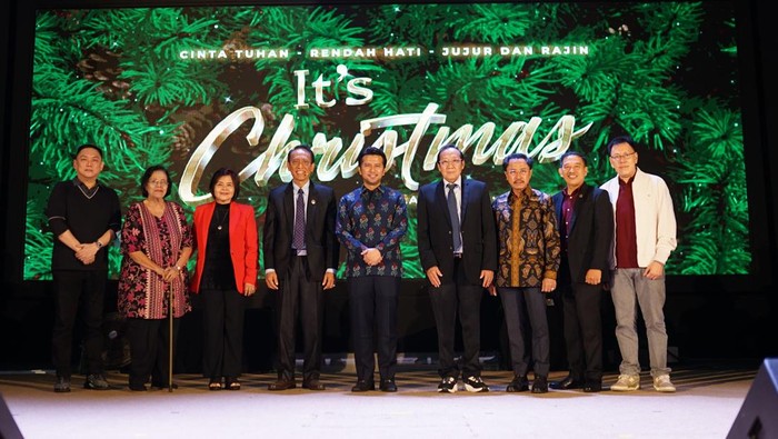 Emil Dardak menghadiri perayaan Natal di Gereja Sidang Jemaat Allah Eben Haezer Surabaya