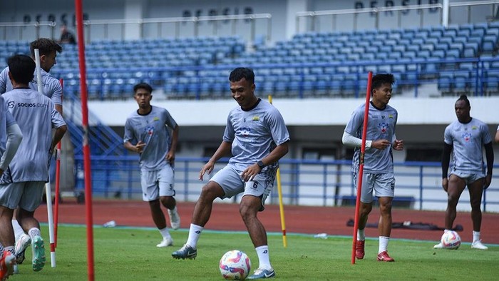 Gelandang Persib Bandung, Robi Darwis.