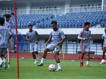 Bojan Hodak Mau Robi Darwis Konsisten di Persib Bandung