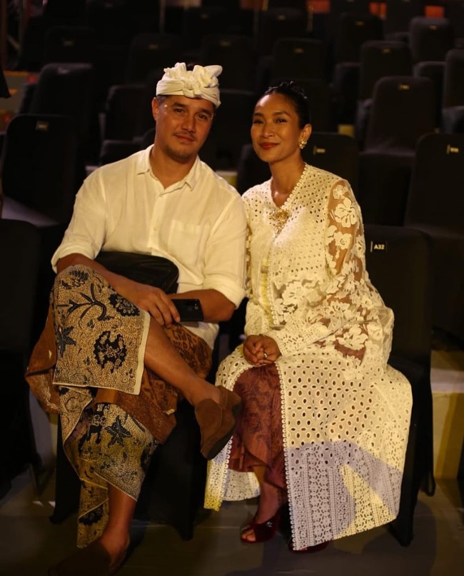 Happy Salma sendiri diketahui sudah pindah ke Bali ikut suaminya setelah menikah. Kehidupan rumah tangganya pun terlihat harmonis dan jauh dari kabar miring. Foto: Instagram/@happysalma