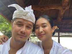 7 Foto Happy Salma & Tjok Gus, Suaminya yang Ternyata Bangsawan Bali