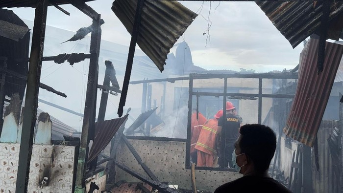 Kebakaran rumah di Kabupaten Sikka, NTT, Kamis (26/12/2024).