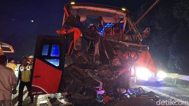 Kecelakaan bus di Tol Cipularang