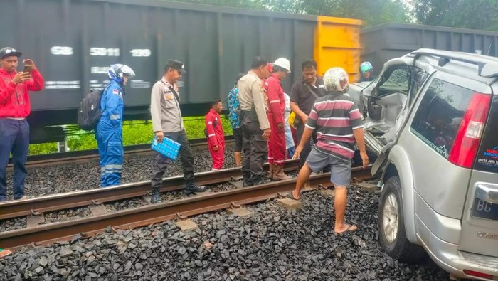 Kecelakaan mobil VS KA Babaranjang terjadi di Prabumulih.