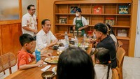 Ada Kaesang, Erina Gudono, Jan Ethes, Ibu Iriana, Kahiyang Ayu yang turut hadir dalam kesempatan itu. Foto: instagram Kiky Saputri