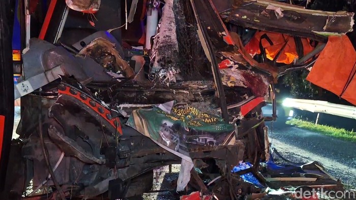 Kondisi bus terlibat kecelakaan horor di Tol Cipularang