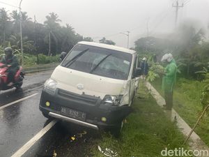 Brakk! Pikap Vs 2 Motor Tabrakan di Jalan Nasional Pengasih Kulon Progo
