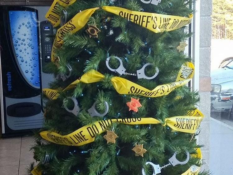 Kumpulan Potret Kreatif Pohon Natal Antimainstream