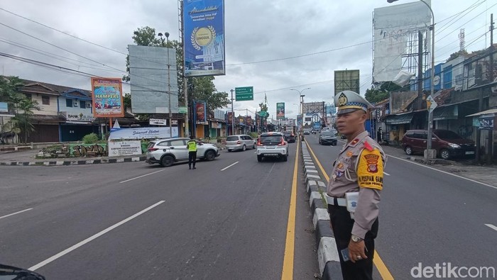 Kondisi ruas jalan Wates KM 6,5 di depan Pasar Gamping, terpantau Kamis (26/12/2024).